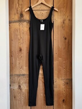 Sz M Forever 21 Black Sleeveless Scoop Neck Seamless Tank Jumpsuit NWT